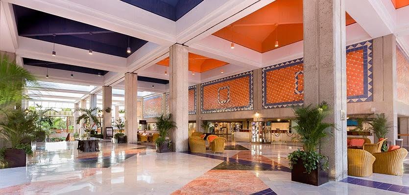 06ameliapuertovallarta-lobbybar.jpg